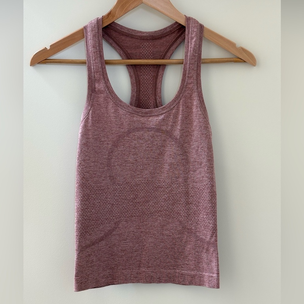 Swiftly Tech Racerback Tank Top 2.0
Waist Length, pink